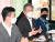 이재명 더불어민주당 대선 후보가 8일 오후 서울 성동구의 한 음식점에서 청년 소셜벤처기업인들과 오찬을 함께하며 대화를 나누고 있다. 국회사진기자단