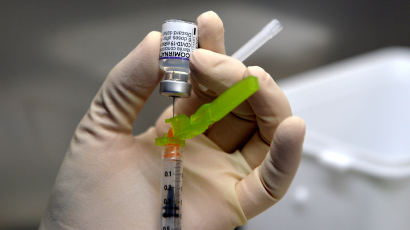 싱가포르 "백신 안 맞고 코로나 걸리면 치료비 자기 부담"