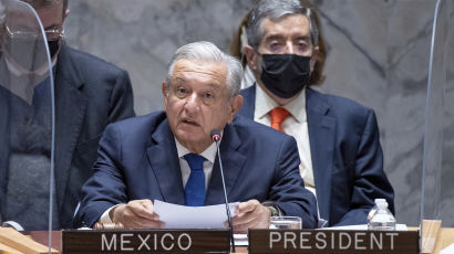 [이 시각] "문명에서 야만으로 추락", 멕시코 대통령 "세계 빈곤층 위해 기금 만들자"