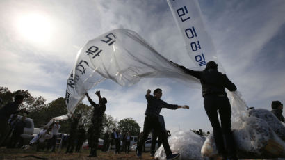 HRW "김정은과 화해하려는 韓 정부, 대북 민간단체 탄압"