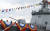 9일 오후 울산 현대중공업에서 열린 해군 신형 호위함 7번함인 '천안함' 진수식에서 해군 장병들이 묵념하고 있다. 연합뉴스