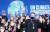 13일(현지시간) 영국 스코틀랜드 글래스고에서 폐막한 COP26에 참석한 각국 대표들이 기념 사진을 찍고 있다. [로이터=연합뉴스]