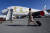 에미리트 항공 승무원이 에미리트 항공의 대형 여객기에 오르고 있다. 로이터=연합뉴스
