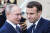 2019년 12월 프랑스 파리에서 열린 정상회담에서 만난 에마뉘엘 마크롱 프랑스 대통령(오른쪽)과 블라디미르 푸틴 러시아 대통령. [AFP=연합뉴스]