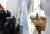 제주 강정마을 해군기지 공사현장에 경찰들이 2012년 3월 시위대가 뚫은 공사장 펜스 앞을 지키고 있다. [사진 중앙일보DB]