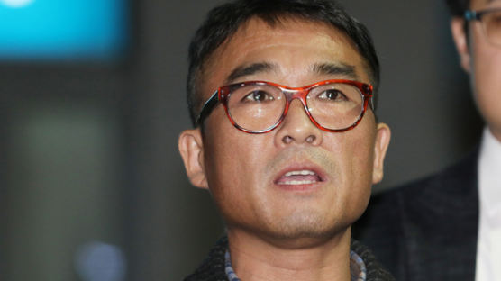 김건모, 성폭행 혐의 벗었다…"배트맨티 기억" 폭로 2년만에
