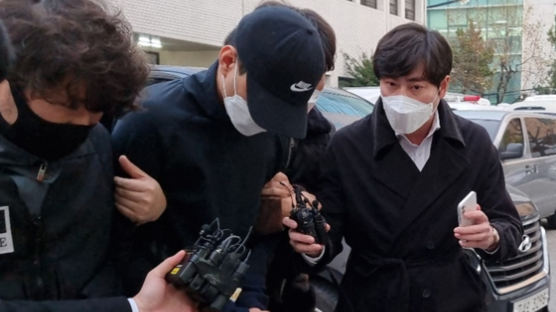 ‘데이트폭력 신변보호’ 여성 살해한 전 남친…취재진엔 “죄송하다”