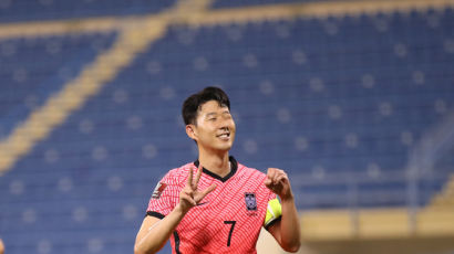 [THINK ENGLISH] 한국 이라크 3-0으로 완파하며 무패 행진