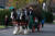 두 마리의 말이 끄는 마차에 실린 전나무 한 그루가 22일 백악관에 도착하고 있다. 말은 스코틀랜드 원산 클라이즈데일 종으로 이름은 벤과 윈스턴이다. AFP=연합뉴스