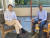 지난 22일(현지시간) 미국 캘리포니아주 마운틴뷰 구글 본사에서 만난 이재용 삼성전자 부회장(왼쪽)과 순다르 피차이 구글 CEO가 면담하고 있다. [사진 삼성전자]