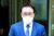 조용병 신한금융지주 회장이 22일 서울고등법원에서 무죄를 선고받은 뒤 이동하고 있다. [뉴시스]