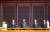 2015년 9월 3일 항일전쟁승리 70주년 기념식에서 천안문 성루에 오른 시진핑 국가주석(가운데). 시 주석 오른쪽으로 푸틴 러시아 대통령과 박근혜 대통령이 보인다. 왼쪽엔 장쩌민 주석과 후진타오 주석이 자리했다. [중국 신화망] 