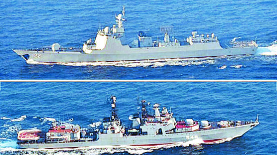[사진] 중국·러시아 함정, 쓰시마해협 합동훈련