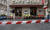 오스트리아 정부가 봉쇄령을 내린 22일(현지시각) 시내 한 카페 앞에 출입 통제선이 설치돼 있다. 로이터, 연합뉴스