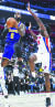 22일 LA 레이커스와 디트로이트 피스턴즈의 NBA 경기에서 르브론 제임스(왼쪽)가 아이제이아 스튜어트(오른쪽)를 뚫고 슛을 하고 있다. [AFP=연합뉴스]