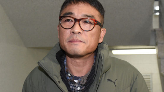 김건모, 2년만 성폭행 혐의 벗었다..."여성 진술 증거 불충분"