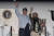조 바이든 미국 대통령 부부가 23일 추수감사절 휴가를 떠나기 위해 에어포스원에 오른 뒤 손을 흔들고 있다. [AP=연합뉴스]