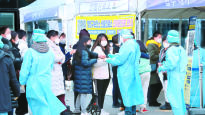 정부의 오판…'접종률 80%'도 소용 없었다, 위중증 폭증 왜