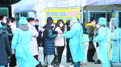 정부의 오판…'접종률 80%'도 소용 없었다, 위중증 폭증 왜