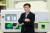 국내 바이오벤처 1호 바이오니아 박한오 대표가 9일 오후 대전 바이오니아 글로벌센터에서 자체 개발한 분자진단장비 ExiStation FA 96/384를 선보이고 있다. [프리랜서 김성태]
