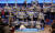 이재명 더불어민주당 대선후보가 28일 오후 광주 서구 김대중컨벤션센터에서 열린 '광주 대전환 선대위' 출범식에서 참석자들과 대선 승리를 다짐하며 기념사진을 찍고 있다. 뉴스1