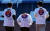 '국민 마라토너' 이봉주(가운데)가 28일 경기도 부천시 부천종합운동장에서 열린 '이봉주 쾌유 기원 마라톤'에서 시민들과 함께 달리고 있다. [연합뉴스]
