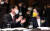 안철수 국민의당 대선후보와 심상정 정의당 대선후보가 26일 오전 서울 종로구 AW컨벤션센터에서 열린 대한노인회 행사에 참석해 대화를 나누고 있다. 뉴스1