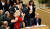 막달레나 안데르손 스웨덴 총리가 24일(현지시간) 스웨덴 스톡홀름 의회에서 열린 의회 인준 투표에서 신임 총리로 선출된 뒤 축하를 받고 있다. [AP=뉴시스]