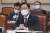 박범계 법무부 장관이 30일 오후 서울 여의도 국회에서 열린 법제사법위원회 전체회의에서 의원 질의에 답하고 있다. 임현동 기자