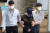 20개월된 여아를 폭행해 숨지게 한 혐의료 기소된 양모(가운데)씨가 지난 7월 14일 영장 실질심사를 받기 위해 대전둔산경찰서 유치장을 나오고 있다. 신진호 기자