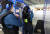1일 오전 서울 강남경찰서 실내사격장에서 신임 경찰관들이 사격훈련 사전교육을 듣고 있다. 뉴시스
