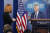 조 바이든 미국 대통령 최고 의료 고문인 앤서니 파우치 박사가 1일 백악관 브리핑에 참석했다.[AP=연합뉴스]