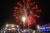 지난달 30일 바베이도스 브리지타운에서 새 공화국 탄생을 기념하는 불꽃놀이가 펼쳐졌다. [로이터=연합뉴스]