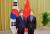 2일 중국 톈진에서 서훈 국가안보실장(왼쪽)이 양제츠(오른쪽) 중국 외교담당 정치국원과 회담에 앞서 사진 촬영을 하고 있다. [중국 외교부 사이트]