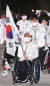 2021 바레인 장애인아시아청소년경기대회 대한민국 기수로 나선 김윤지(왼쪽)와 조나단. [사진 대한장애인체육회]