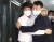 국민의힘 윤석열 대선후보(오른쪽)와 이준석 대표가 3일 오후 울산 울주군 한 식당에서 포옹을 하고 있다. [뉴스1]