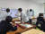 2일 능주고 학생들이 수학 수업에 참여하고 있는 모습. 4명의 학생이 짝을 지어 명제에 대한 반례를 찾는 활동을 하고 있다. 문현경 기자