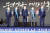 문재인 대통령이 6일 서울 강남구 코엑스에서 열린 제58회 무역의날 기념식에 참석, 금탑훈장을 받은 ㈜대창 이영택 본부장(왼쪽에서 두번째)을 비롯한 수상자와 기념촬영을 하고 있다. [연합뉴스]