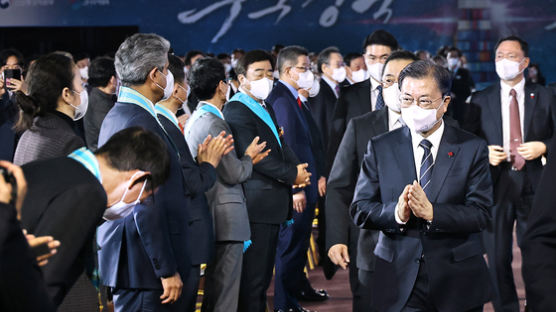 [사진] 무역의날 기념식 참석한 문 대통령
