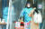 지난해 11월 서울 동작구 노량진에 있는 대형 임용고시 학원에서 직원과 수강생 등 최소 32명이 신종 코로나바이러스 감염증(코로나19) 확진 판정을 받은 20일 오후 서울 동작구보건소 내 선별진료소에서 한 학생이 코로나19 검사를 기다리고 있다. 뉴스1
