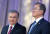문재인 대통령(오른쪽)과 샤브카트 미르지요예프 우즈베키스탄 대통령이 2019년 4월 19일(현지시간) 우즈베키스탄 타슈켄트 우즈엑스포전시장 컨퍼런스홀에서 열린 한-우즈베키스탄 비즈니스 포럼에 참석하고 있다. [청와대사진기자단]