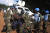 2011년 나이지리아 유엔평화유지군이 라이베리아 수도 몬로비아에서 무장 전경을 제압하는 모습. [로이터=연합뉴스] 