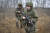 러시아군이 12월 10일 러시아 남부 로스토프 지역의 카다모프스키 사격장에서 훈련에 참가하고 있다. 우크라이나 인근 러시아군의 집중은 우크라이나에 대한 러시아의 침략 가능성에 대한 우려를 불러일으켰다. AP=연합뉴스