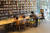  양천공원 책 쉼터의 운영을 맡은 서울그린크러스트가 어린이 식물 세밀화 교실을 열고 있는 모습. ［사진 서울그린트러스트]