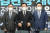 이재명 민주당 대선후보(가운데)가 10일 오전 서울 여의도 민주당사에서 열린 바른미래당 출신 김관영(오른쪽), 채이배 전 의원의 입당식에서 두 전 의원의 손을 잡고 있다. 국회사진기자단