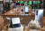 서울 서초구 삼성전자 서초사옥 내 딜라이트 매장에 전시된 갤럭시 시리즈. [연합뉴스] 