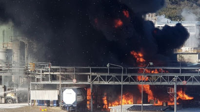 여수산단 석유화학 공장서 화재…대응 1단계 진화 중