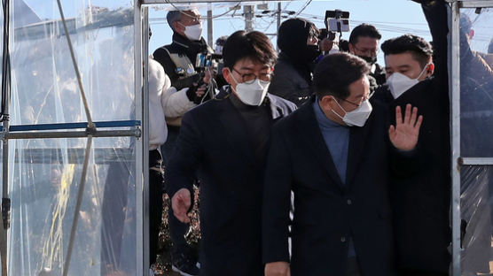이재명에 계란던진 고3 석방…민주당 "李측이 선처 요청"