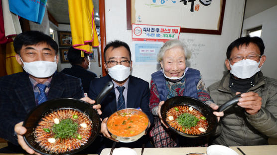 [e슐랭 토크] 초여름 먹던 ‘냇가 보약’ 옥천 생선국수…백종원도 반했죠