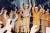 1973년 6월 9일 오전 7시 30분, 포스코 포항제철소 제1고로에서 첫 출선에 성공한 뒤 박태준 명예회장(가운데)을 비롯한 포스코 직원들이 만세를 외치며 환호하고 있다. [사진 포스코]